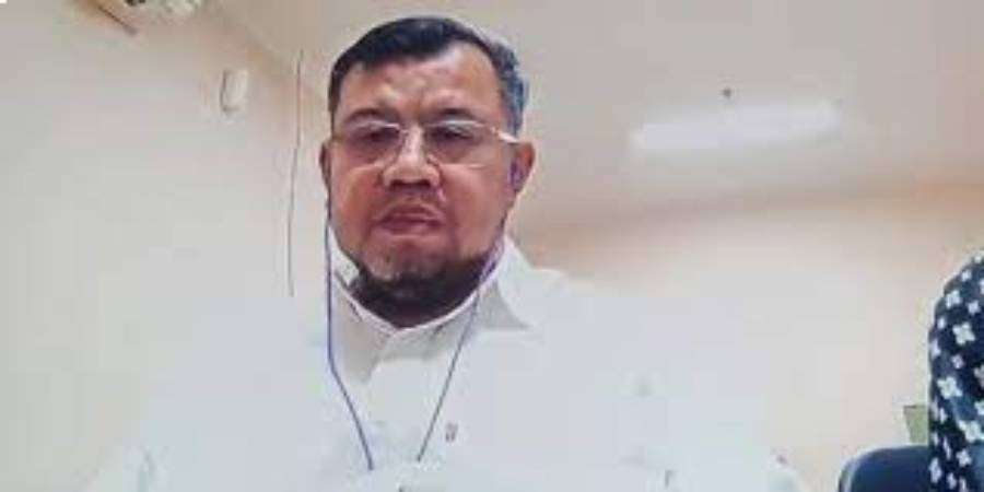 Pendiri dan mantan Presiden Aksi Cepat Tanggap atau ACT, Ahyudin, saat mendengar sidang vonis