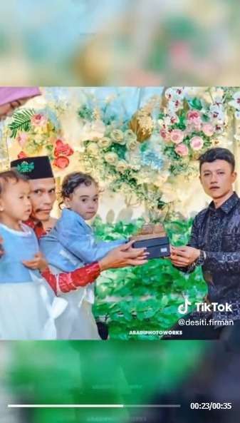 Terpisah Jarak, Pasangan ini Langsungkan Pertunangan Lewat Video Call