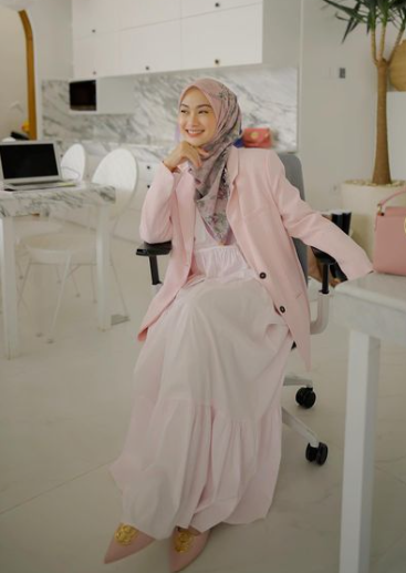 Instagram @indahnadapuspita