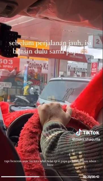 Mendapat Driver Taksi Online yang Bawa Istrinya, Wanita ini Berasa Lagi Jalan-Jalan Keluarga