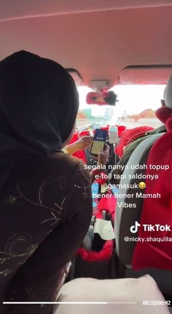 Mendapat Driver Taksi Online yang Bawa Istrinya, Wanita ini Berasa Lagi Jalan-Jalan Keluarga