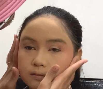 Memakai Makeup