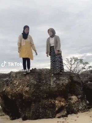 Gara-Gara Rok Nyangkut, Wanita ini Gagal Bikin Video Estetik