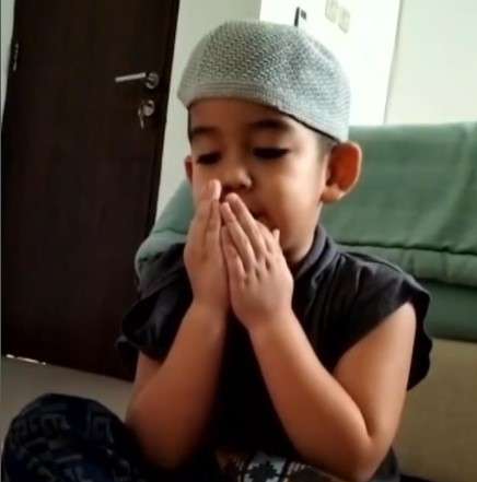 Kalundra berdoa