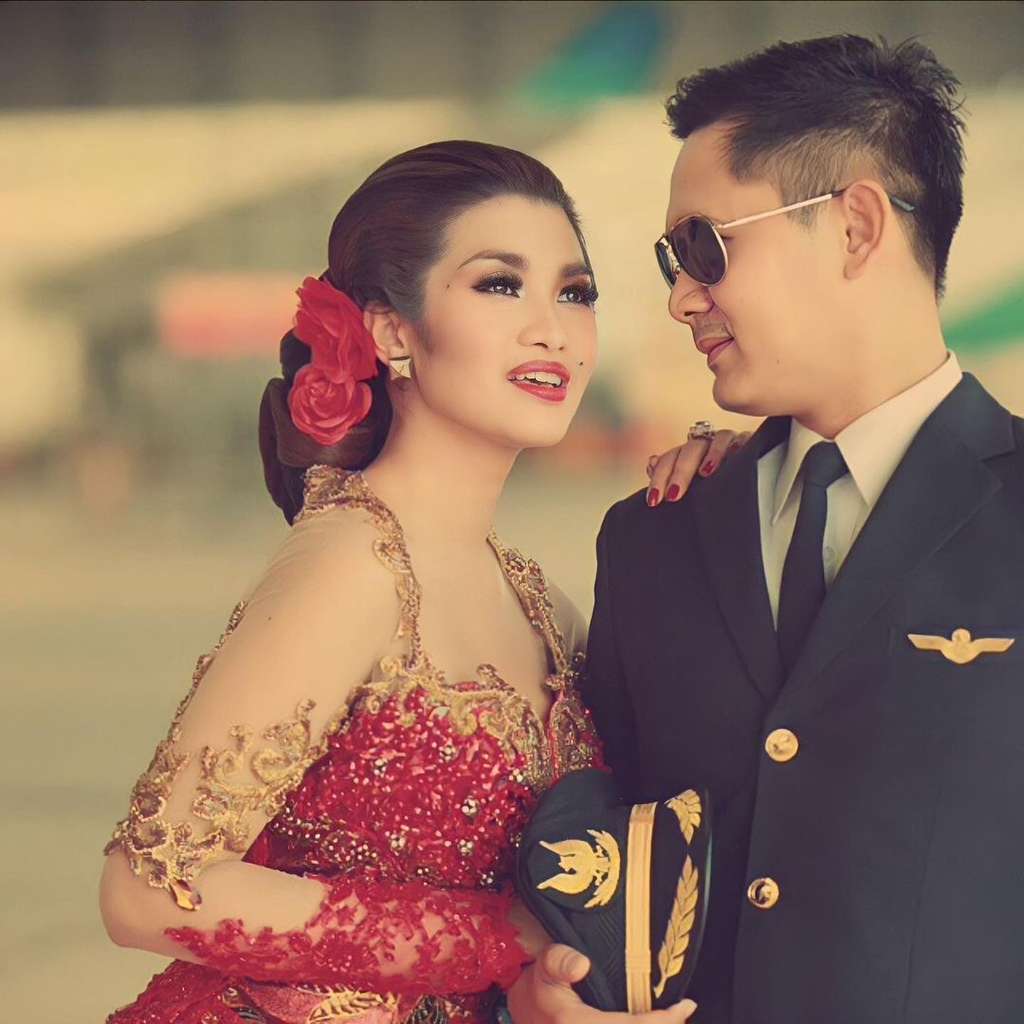 Fitri Carlina dan suami