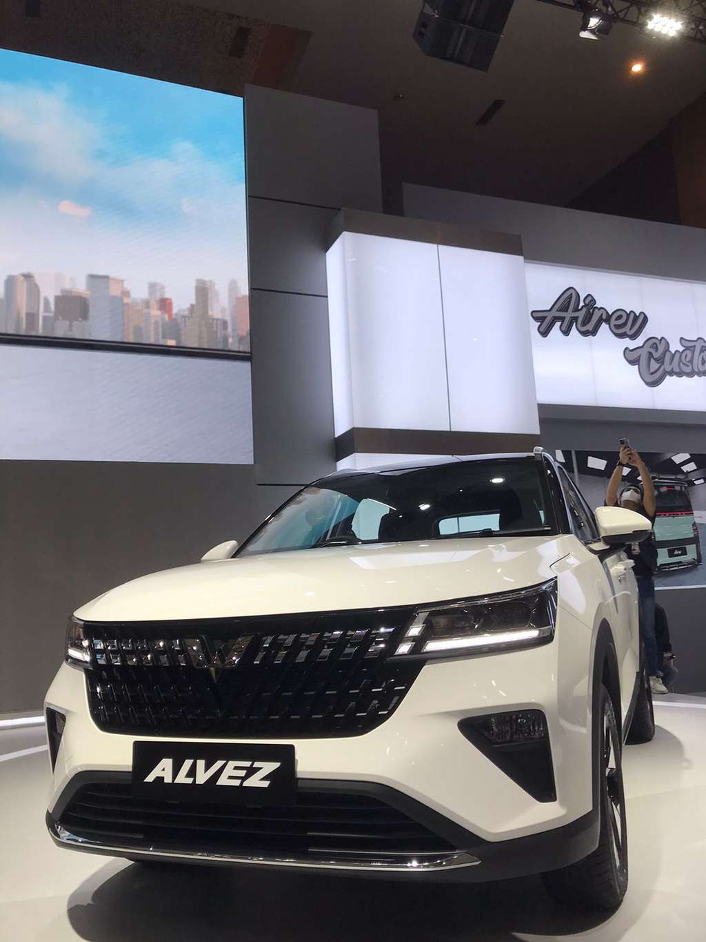 Lebarkan Sayap ke Segmen Baru, Wuling Luncurkan Alvez dengan Teknologi Suara Canggih Pertama yang Gunakan Bahasa Indonesia