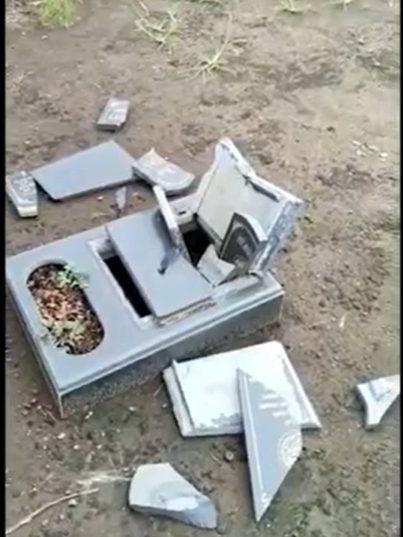 Puluhan Nisan di Blitar Dirusak