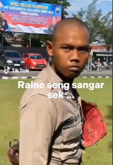 Polisi Pede Pasang Muka Sangar saat Latih Anjing, Ujungnya Malah Kabur