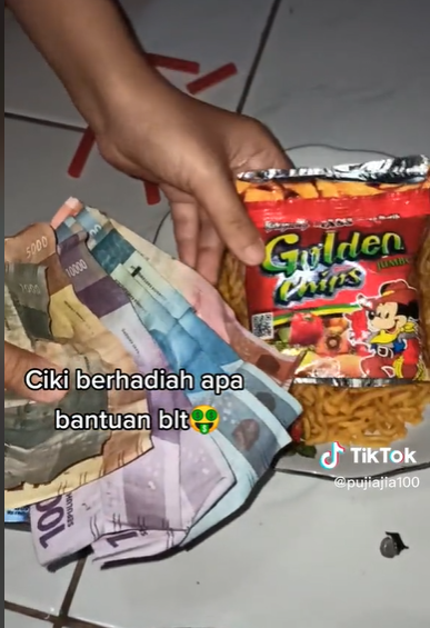 Wanita Ini Panen Hadiah Ratusan Ribu dari Ciki Rp500