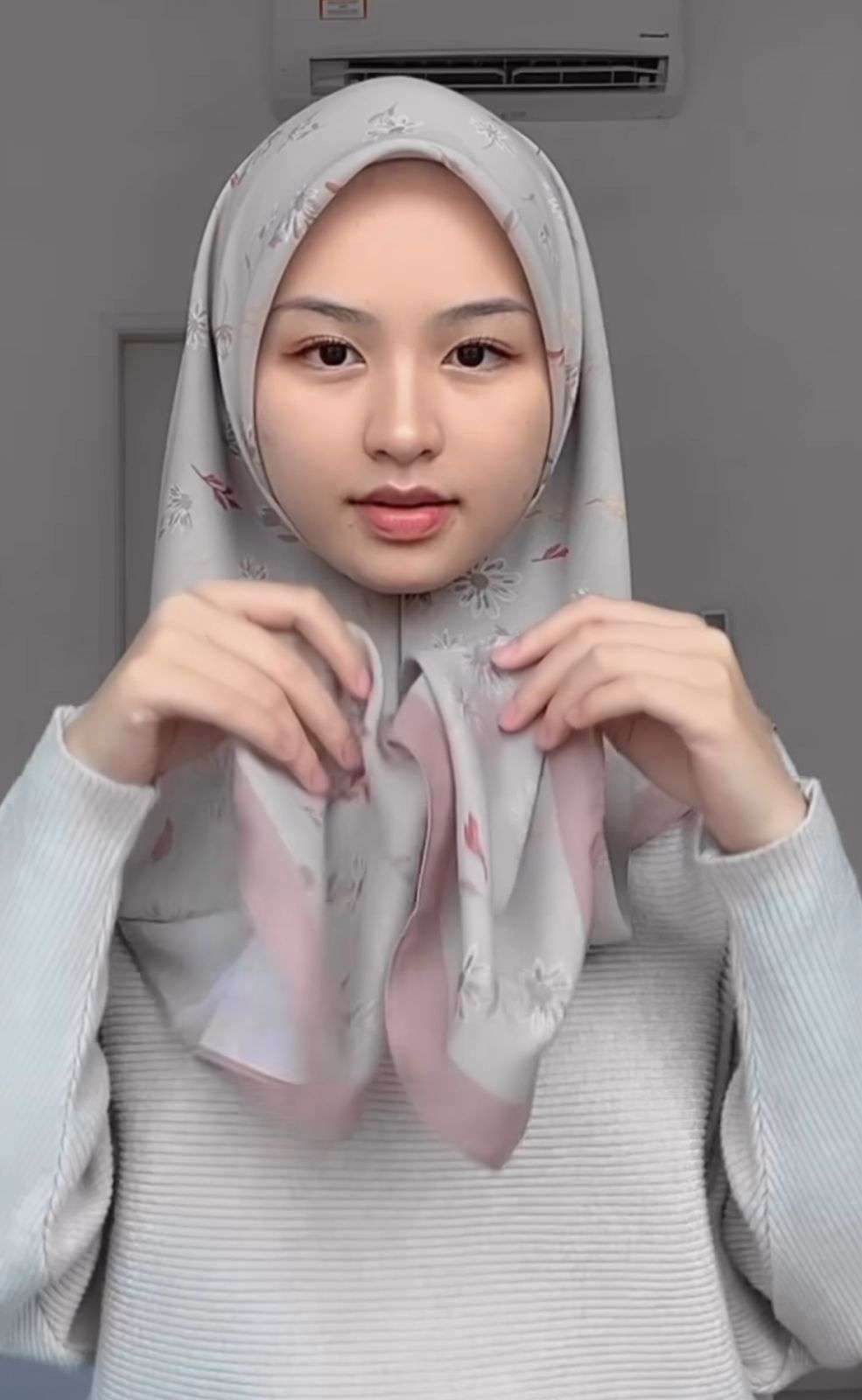 Kerudung Segi Empat Bernuansa Anggun ala Malaysia, Tengok Cara Pakainya