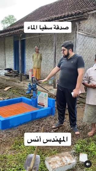 Dikira Sedang Doa, Bapak ini Angkat Kedua Tangannya saat Dengar Orang Ngomong Bahasa Arab