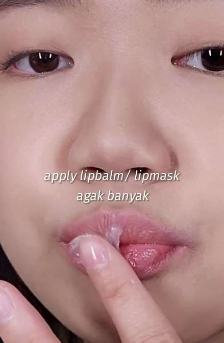 Memakai Lip Balm