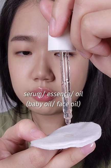 Memakai Serum