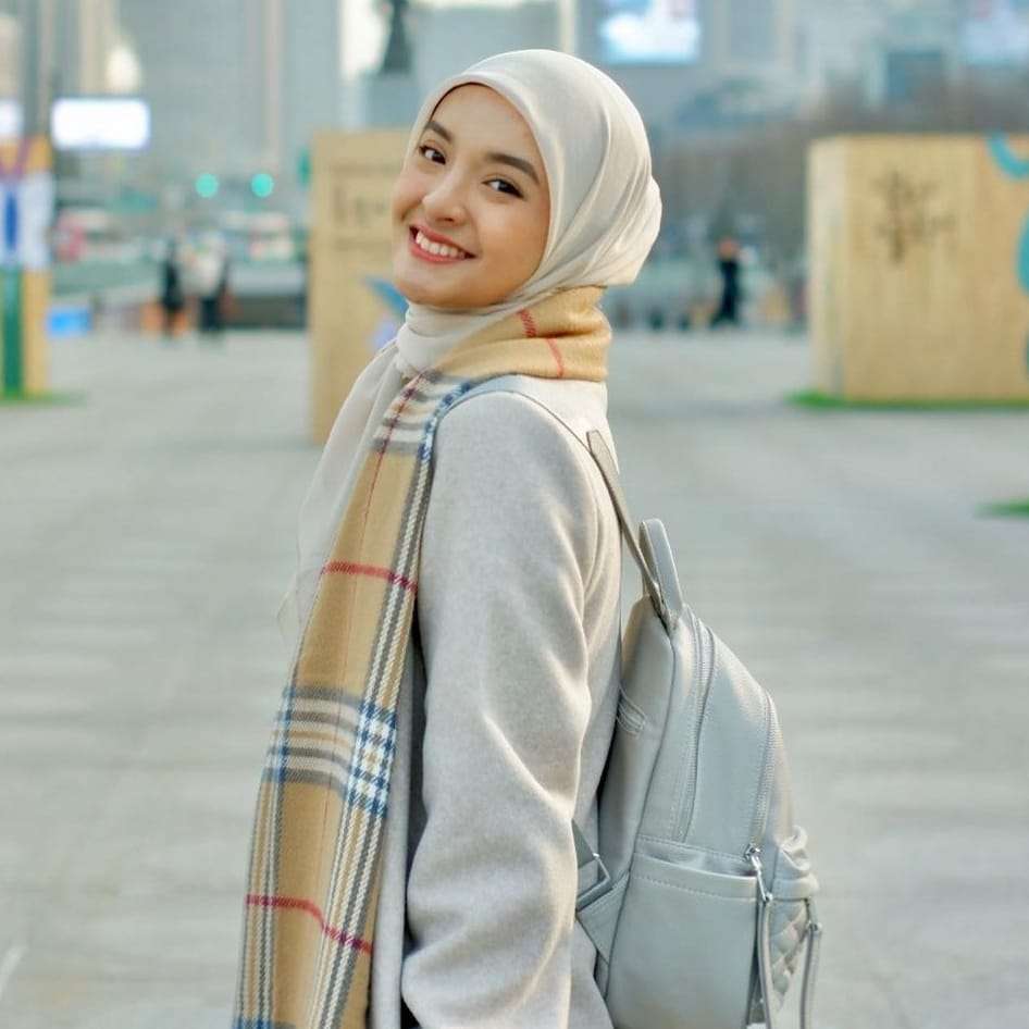 Warm Outfit Simpel Nabila Ishma Saat Liburan di Korea Selatan