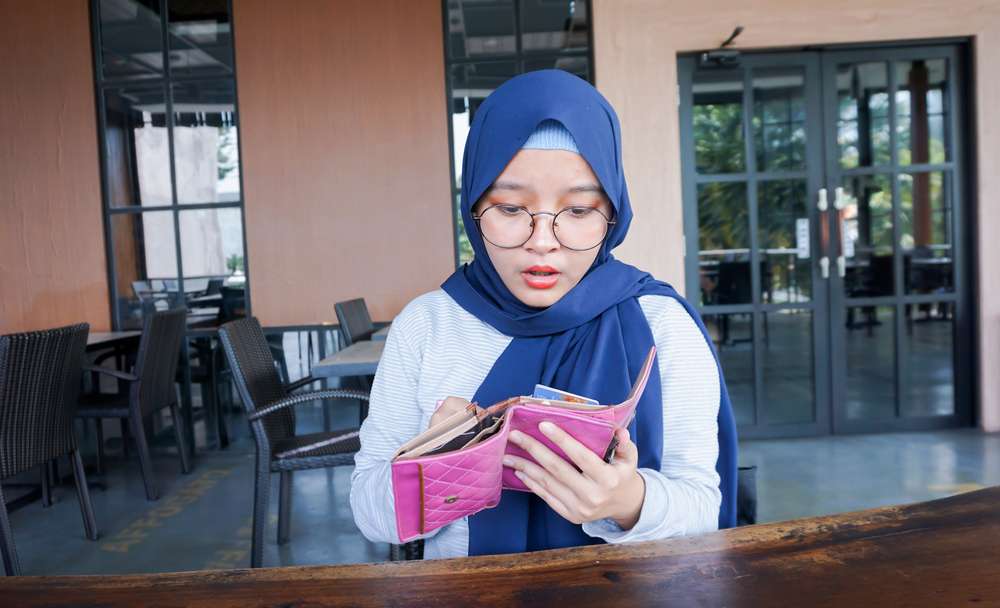 Trik Mengelola Keuangan buat First Jobber, Biar Gaji Pertama Nggak Berakhir Sia-Sia