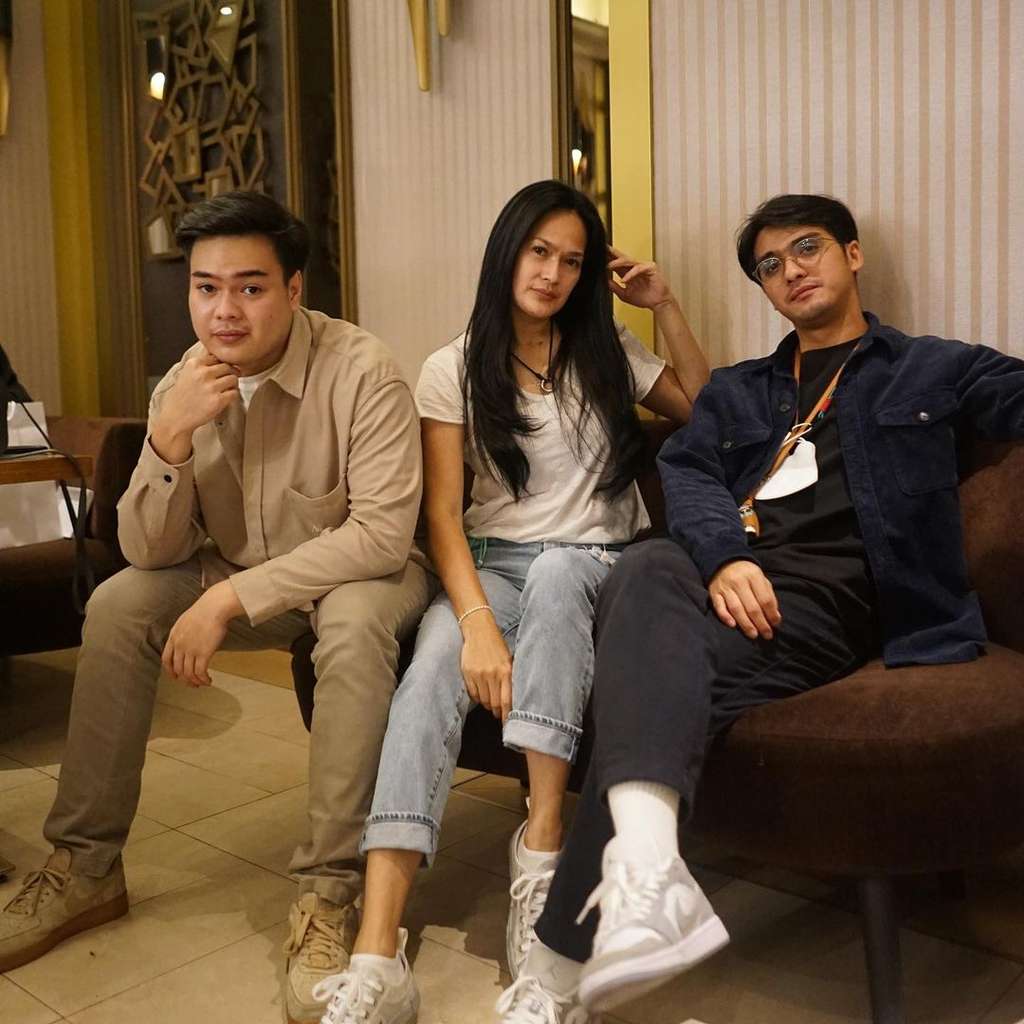 Potret Ricky Harun bareng Ibu dan adiknya