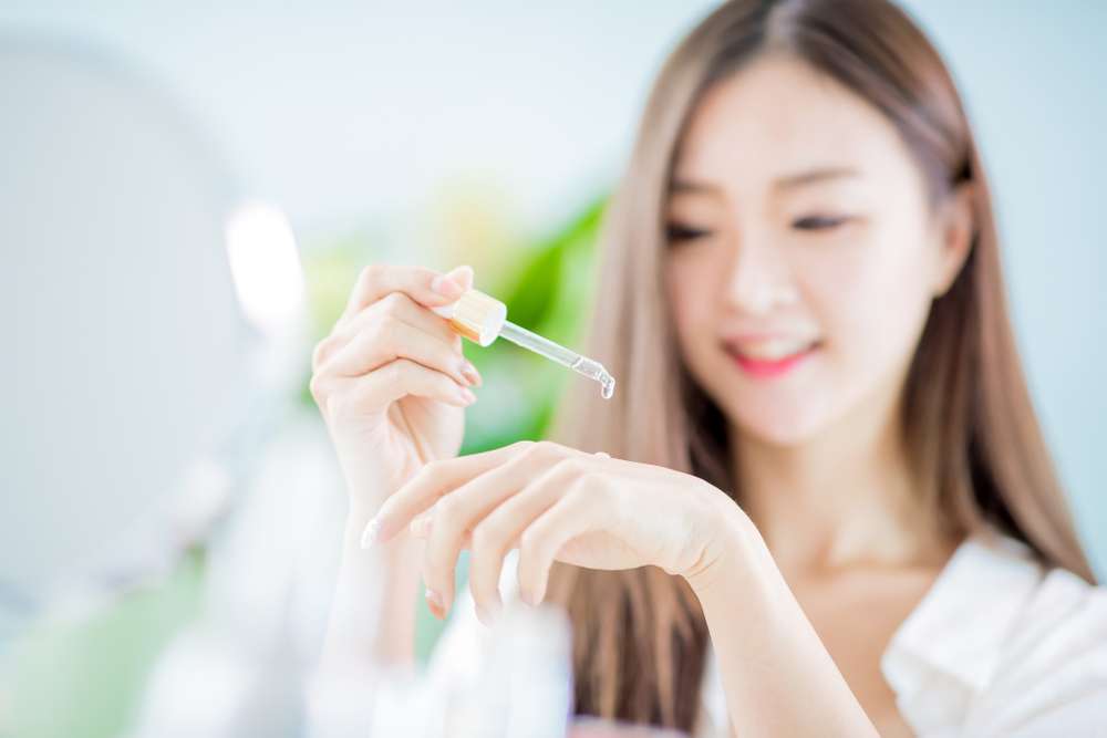 Memakai Serum
