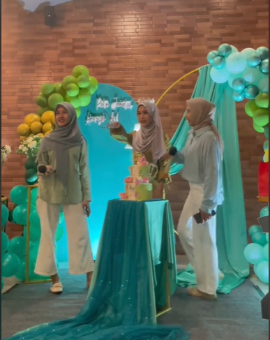 Niat Hati Kasih Surprise, Kue Ulang Tahun Malah Jatuh Disenggol Teman