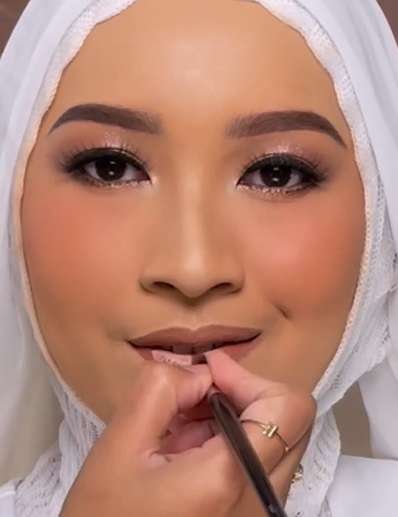 Memakai Concealer