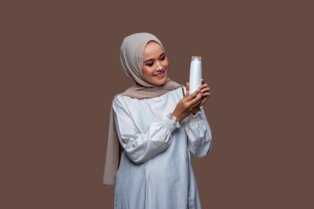 No More Worries, Begini Cara Tepat untuk Merawat Rambut Berhijab agar Nggak Rontok dan Berketombe