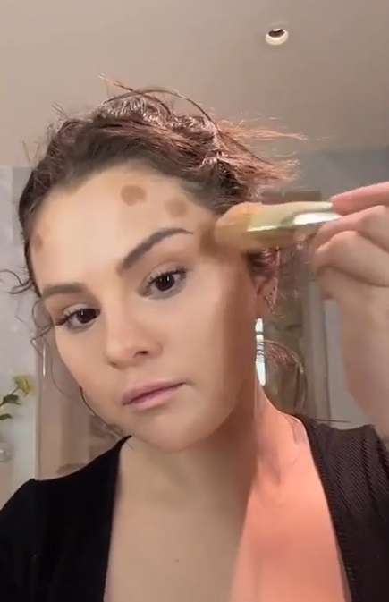 Trik Kontur Selena Gomez Trik Kontur Selena Gomez