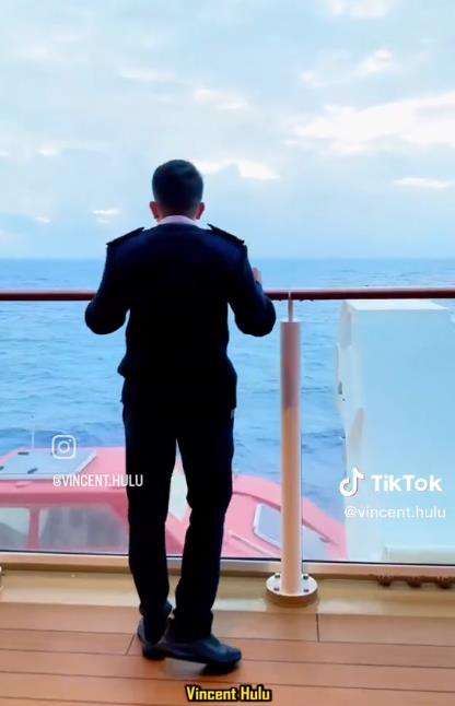 Detik-detik menegangkan berlayar di atas lautan angker Segitiga Bermuda.