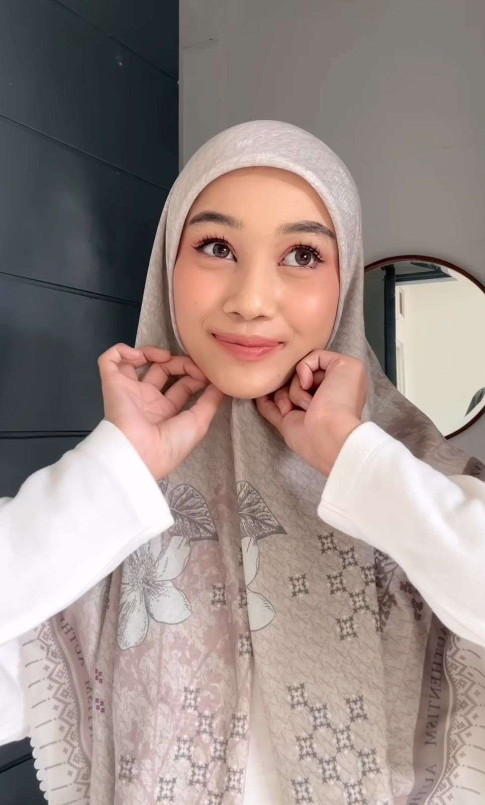 Styling Kerudung Motif Tanpa Ribet, Hasilnya Anggun Maksimal