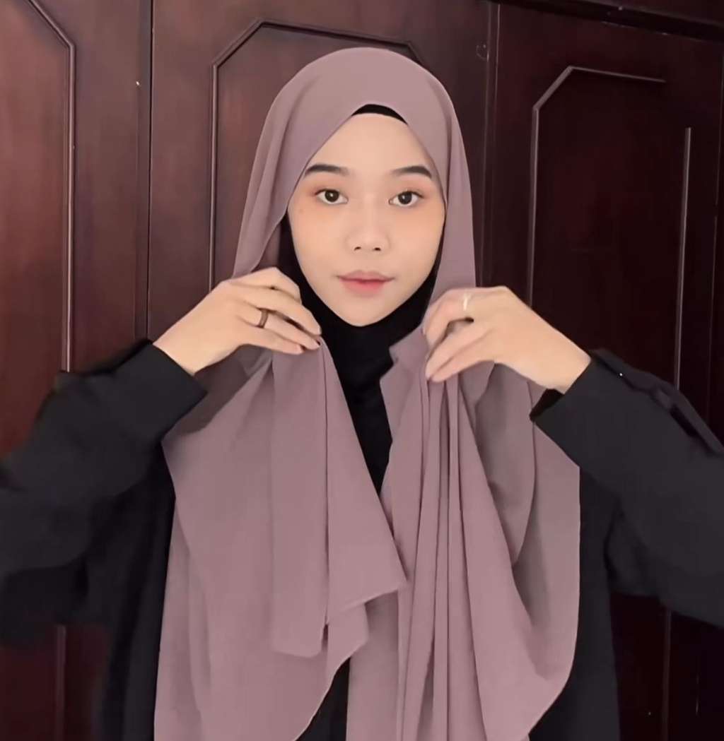 Coba Gaya Pashmina Anggun dan Formal, Cocok untuk ke Kantor