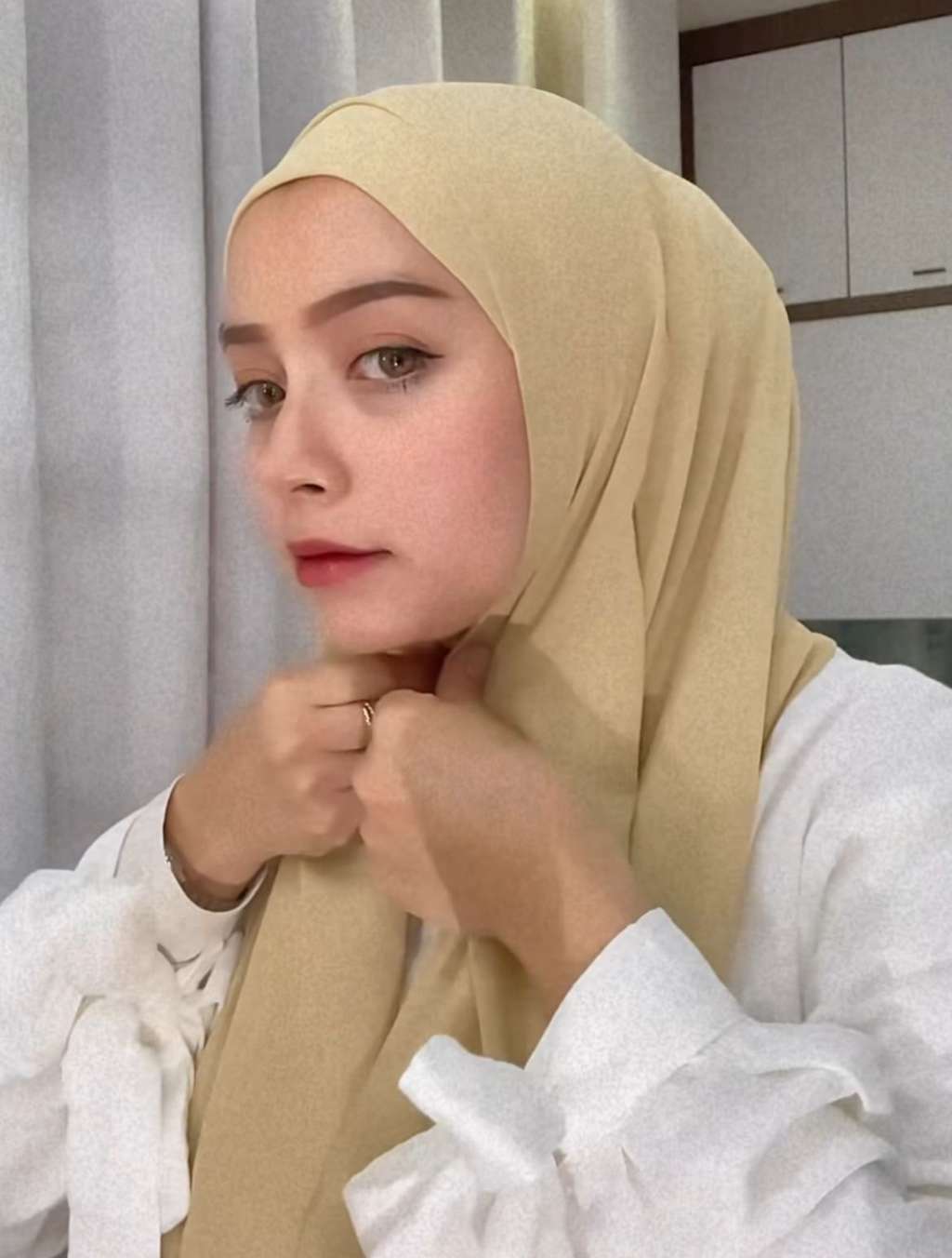 Pashmina Instan Tampak Stylish, Coba Trik dari Joyagh