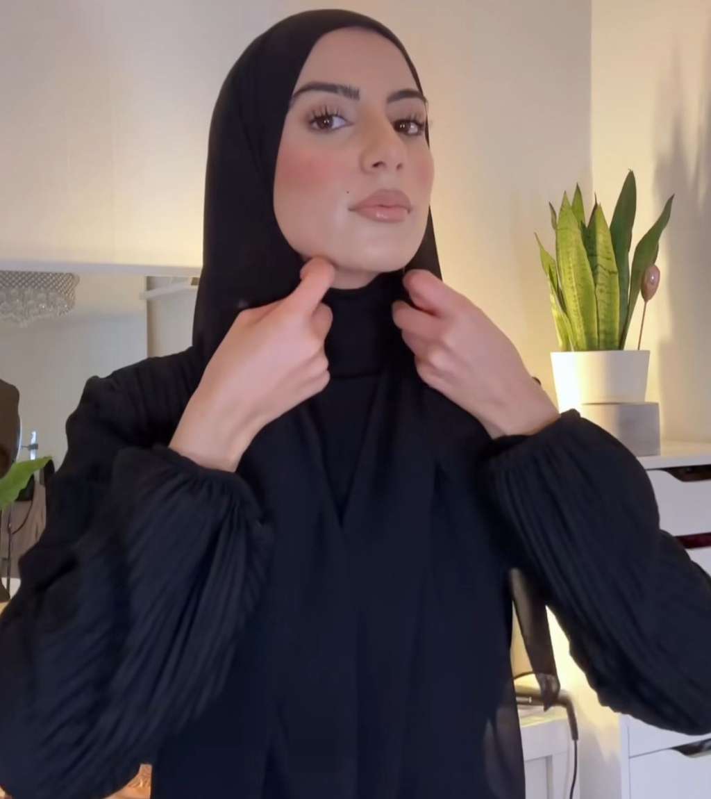 Trik Pakai Pashmina yang Aman Walau Tanpa Jarum Pentul