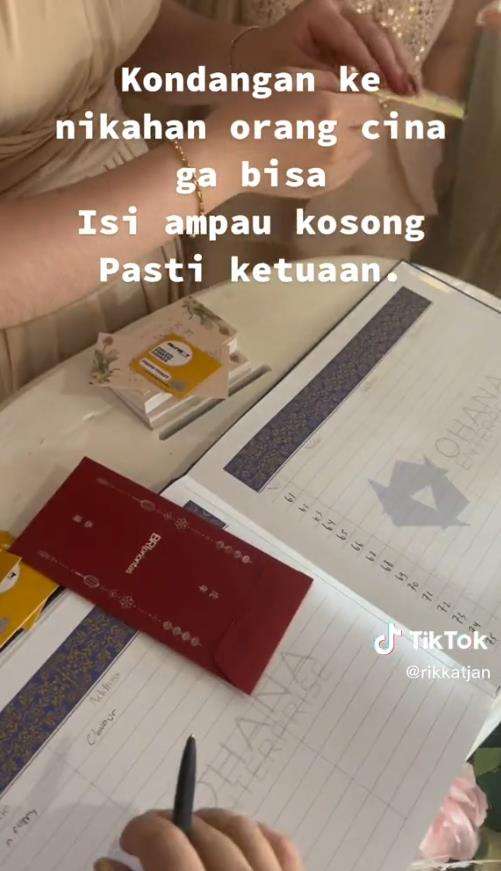 Kondangan ke nikahan orang Tionghoa.