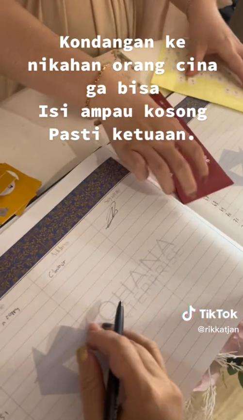Kondangan ke nikahan orang Tionghoa.