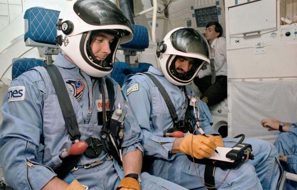 Kisah Astronot Muslim Jalani Ramadan di Luar Angkasa