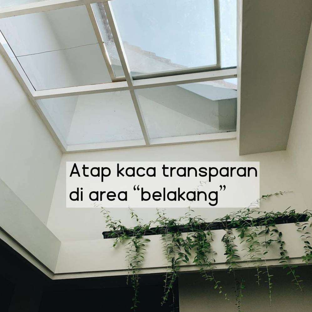 Atap kaca belakang
