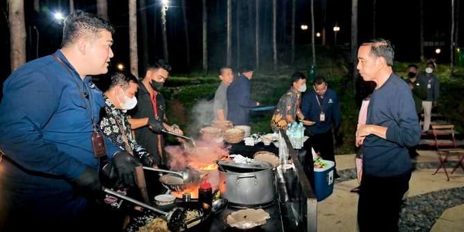 Momen Santai Jokowi dan Iriana 'Glamping' di IKN, Santap Makanan Buatan Chef Istana