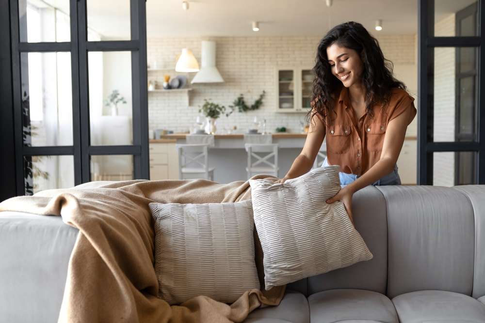 Sofa dengan Bantal