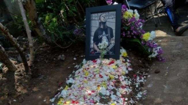 Makam Eben Burgerkill