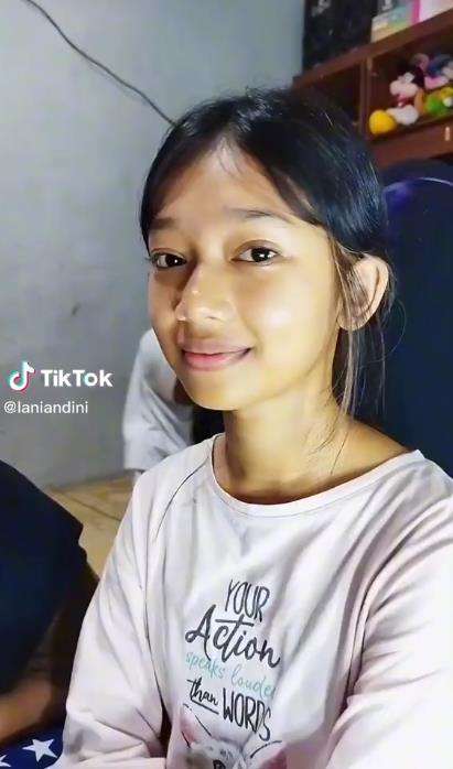 Transformsi wajah polos gadis berkulit sawo matang dibilang mirip Nikita Willy.