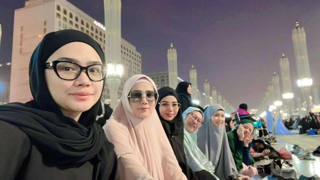 mulan jameela umroh