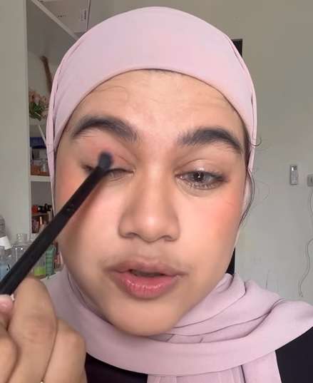 Memakai Eyeshadow