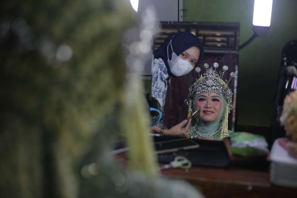 Memakai Cermin