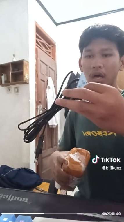 Nyesek! Paket Baru Datang Jadi Gak Bisa Dipake Gara-Gara Kelakuannya Sendiri