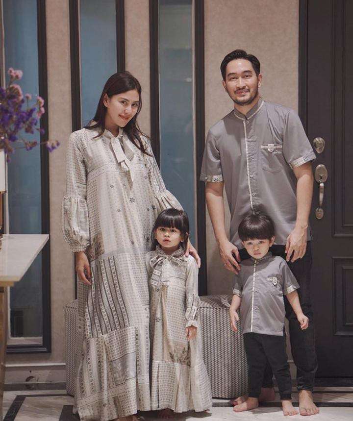 Potret Keluarga Syahnaz Sadiqah