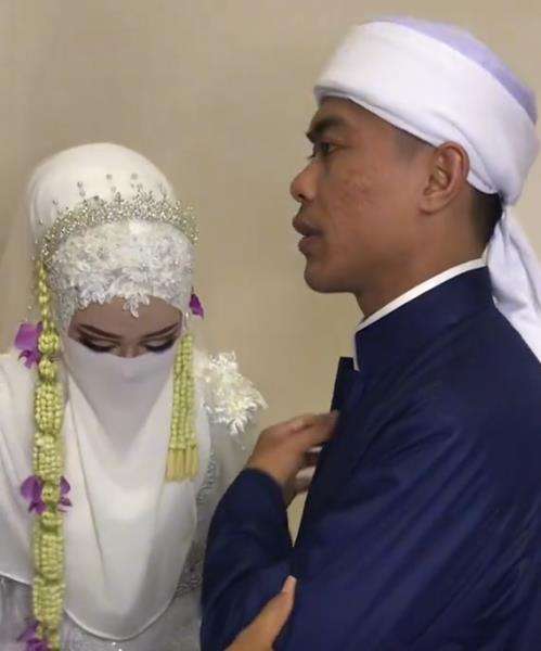 Momen pengantin pria bertemu pertama kali dengan istri usai akad nikah.