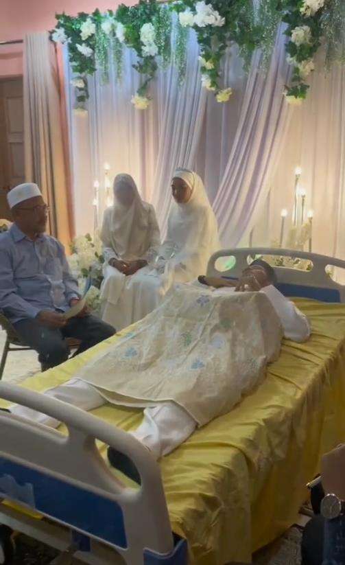 Momen pernikahan mengharukan, pengantin pria tergolek di pelaminan.