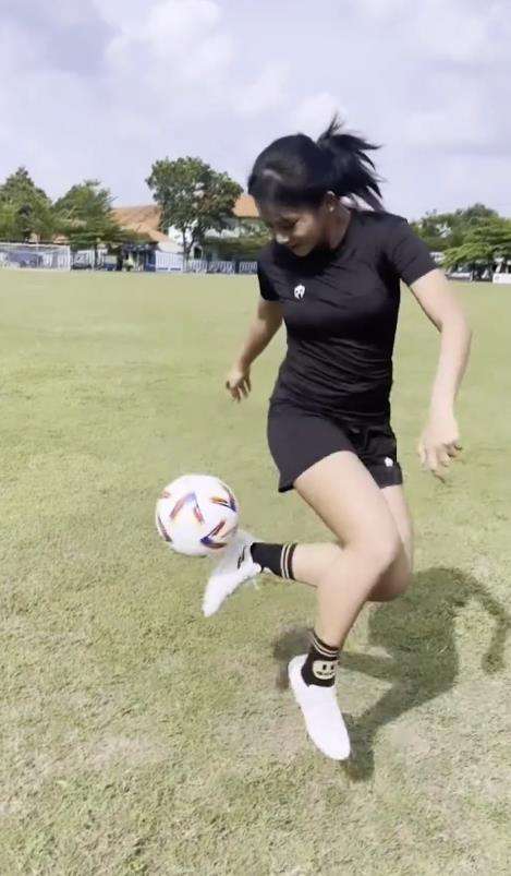 Pemain bola wanita Indonesia, Shafira Ika Putri Kartini.