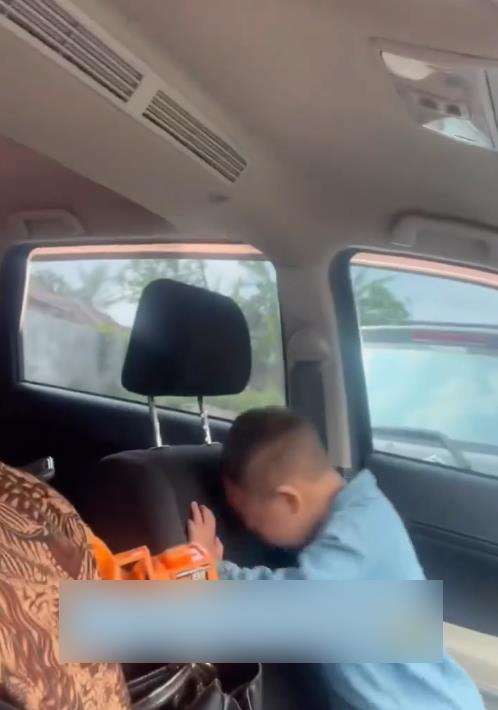 Bocah merengek minta nikah usai diajak ayah ke acara kondangan.