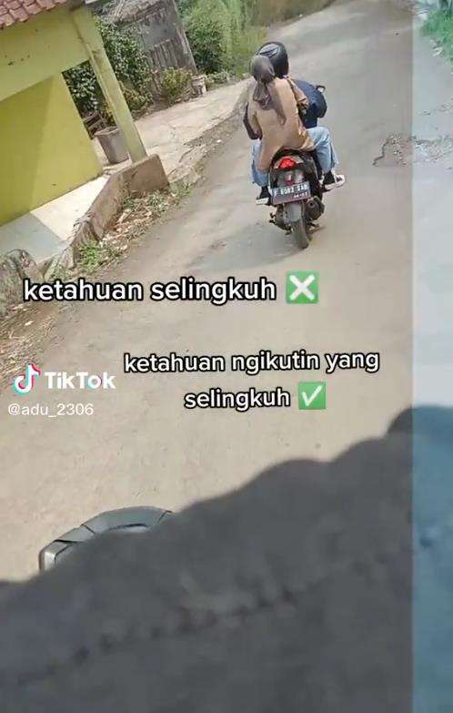 Cowok pergoki ceweknya selingkuh.