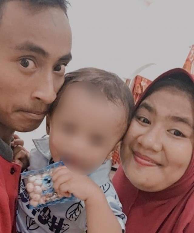 Rafdi bersama istri dan anaknya