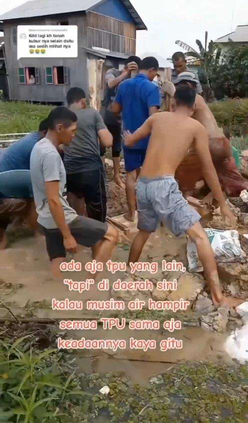 Viral warga kuburkan jenazah saat pemakaman kebanjiran.